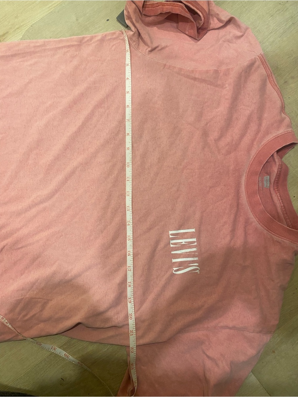 Levi's Men's Short Sleeve Crewneck Tee in Dusty Rose - Picture 7 of 7